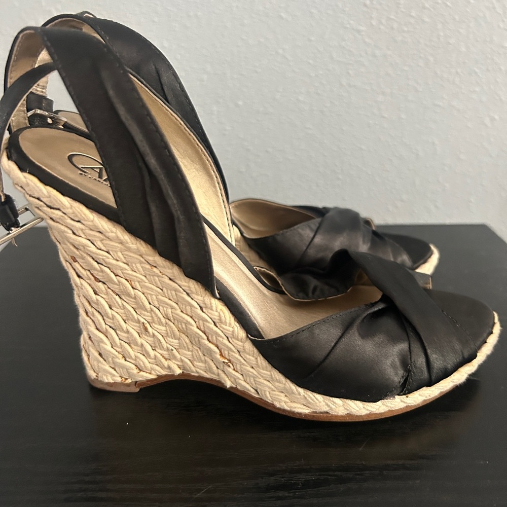 Carlos by Carlos Santana Black and Cream Wedges